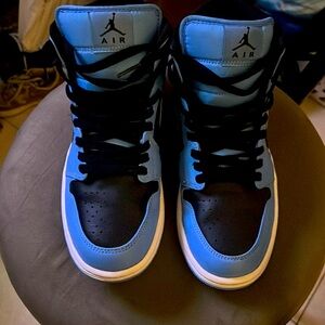 Jordans 1s mid